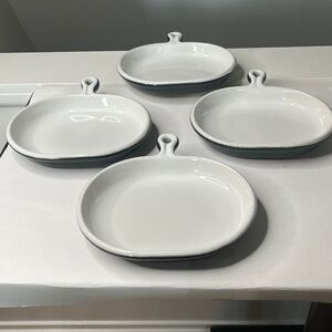 Bennington Potters "1897" Handled Bistro Skillet Set of Four Plates White Black